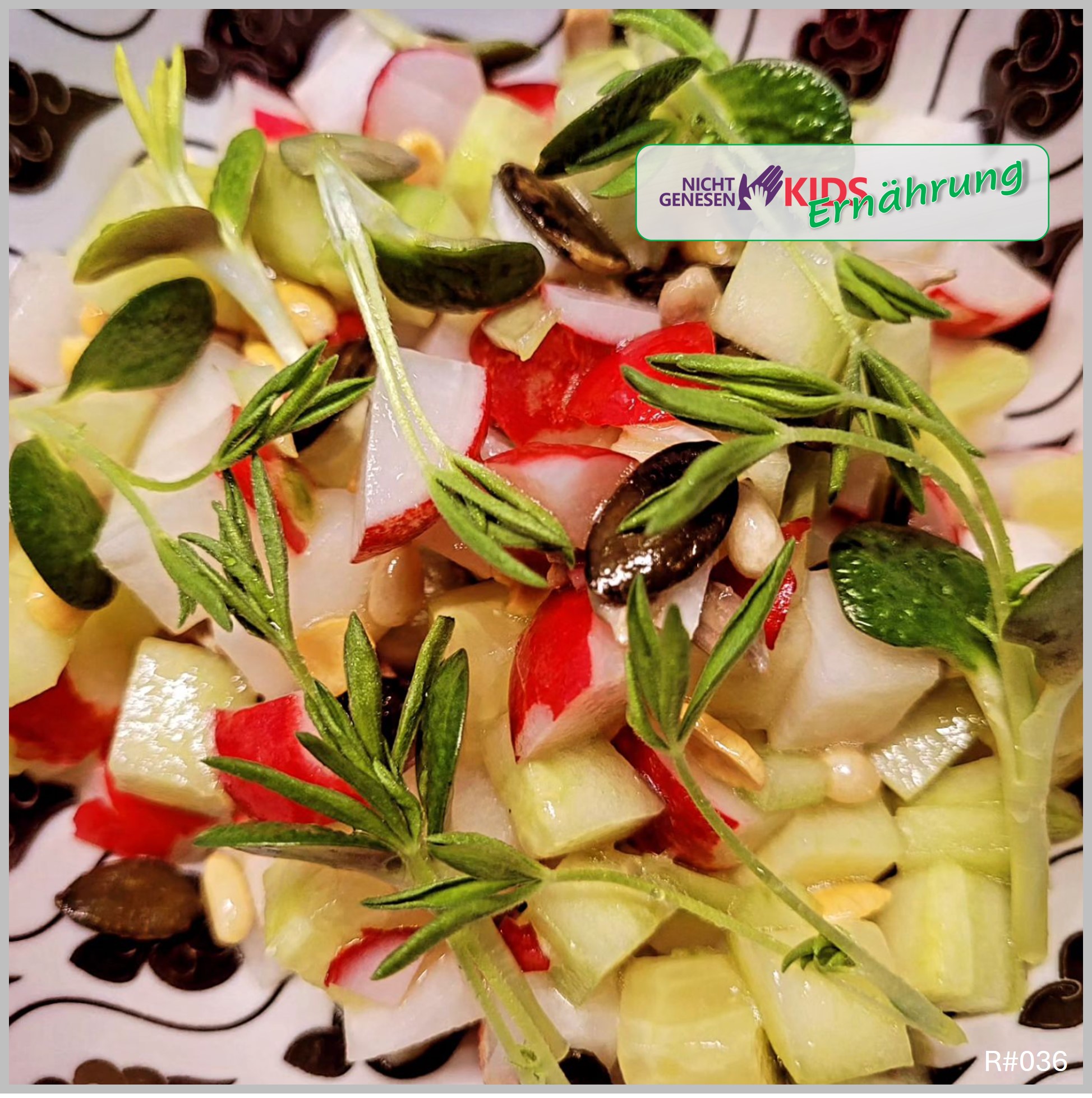 Mairübchen-Gurken-Radieschensalat mit Lupinensprossen