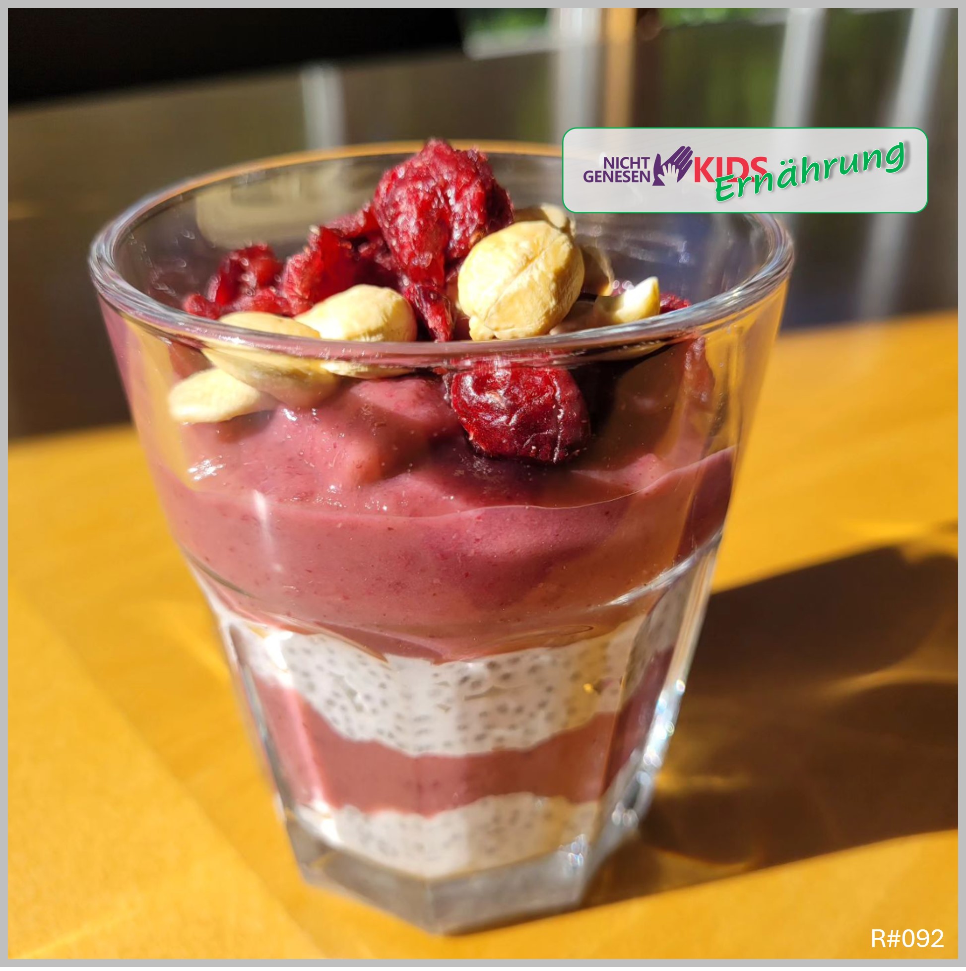 Chia-Pudding mit Haferflocken und Heidelbeeren